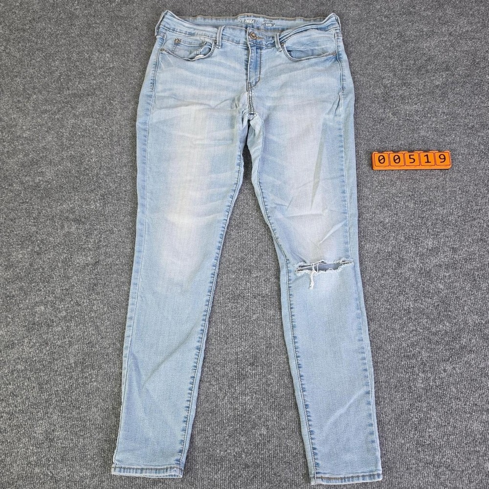 Levi Denizen Light wash distressed skinny jeans 31" waist